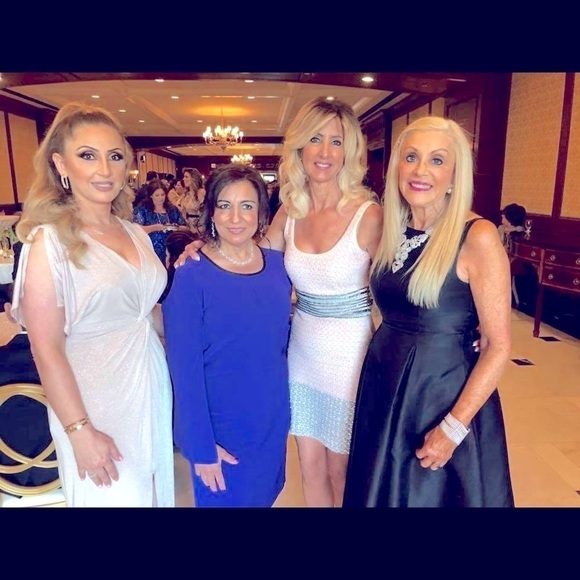 🌸- Badgley Mischka Sequin Evening Dress - Picture 9 of 9